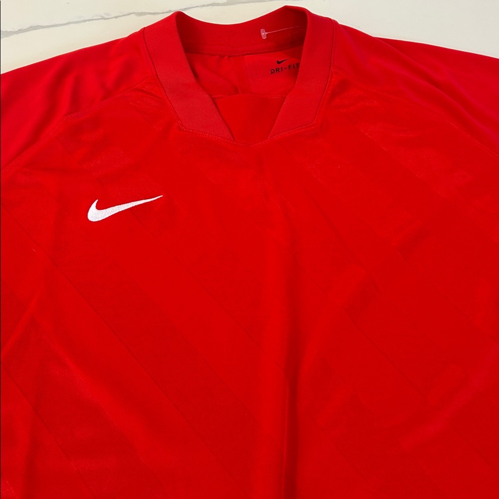 NWT Nike Women’s Red drifit shirt - Picture 4 of 5